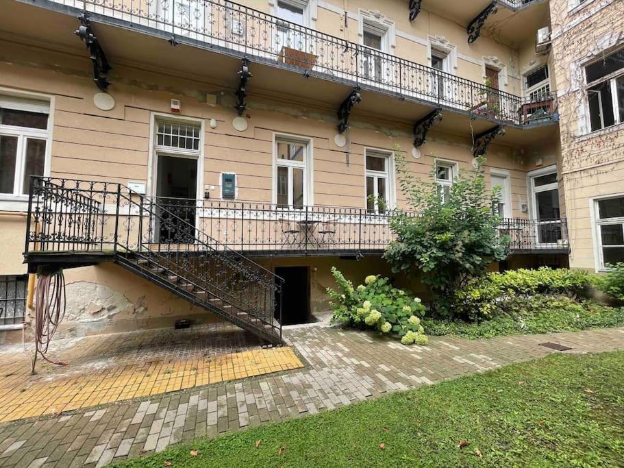 Knezits Spacious Ac Terrace Free Parking 布达佩斯 外观 照片