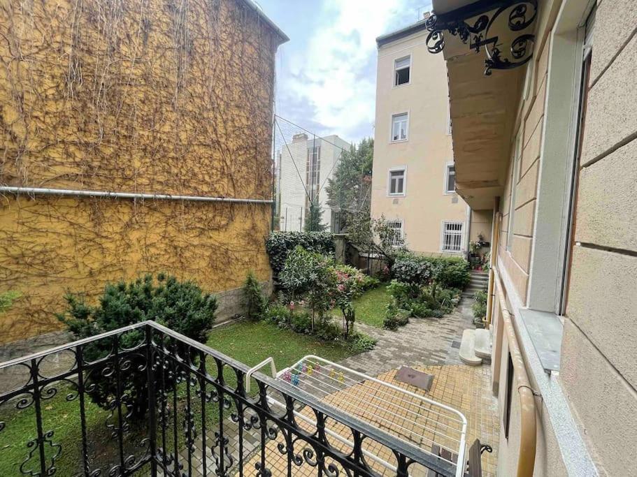 Knezits Spacious Ac Terrace Free Parking 布达佩斯 外观 照片